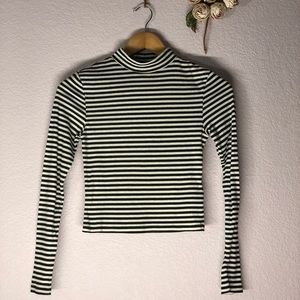 H&M (Divided) crop top long sleeve